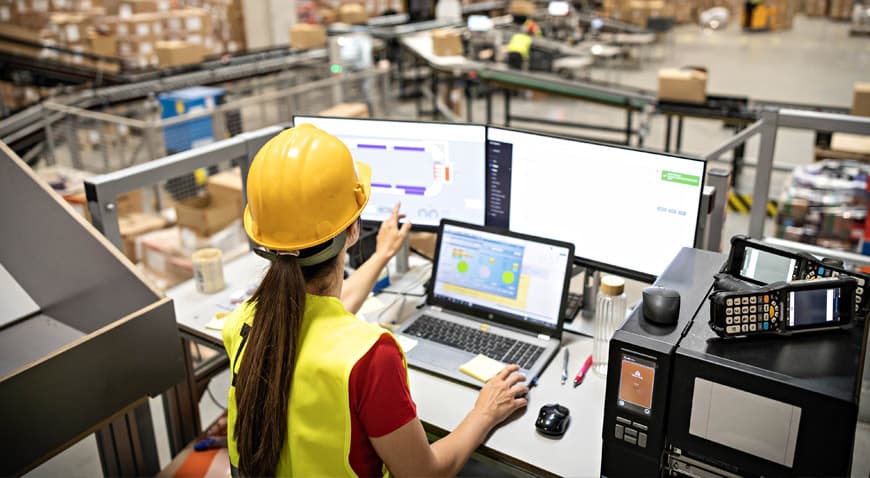 Modern conveyor belt system in distribution facility